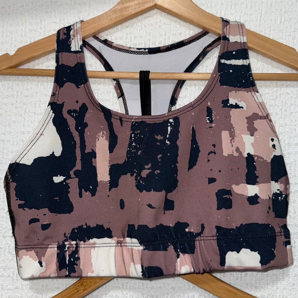 Chic & Supportive Two-Piece Activewear Set โจ - Picture 4 of 9